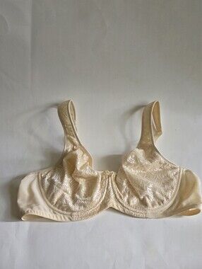 Breezies Cream Lace Underwire Support Bra - Size 42B